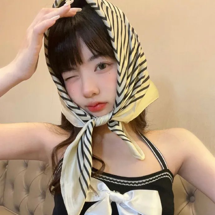 夜晚的水母不会游泳